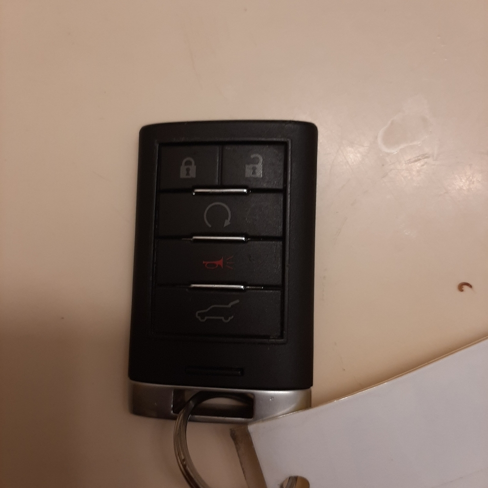 Cadillac Key 🔑 Remote Start . - Picture 3 of 3